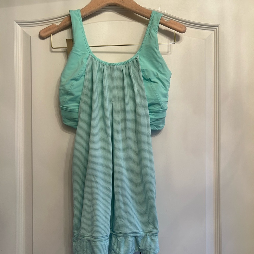 Lululemon green tank top with bra attached size 6